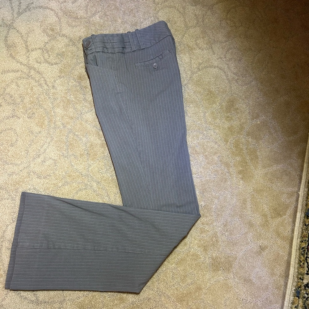 Women’s Limited Exact Stretch low rise dark tan Pinstripe Pants